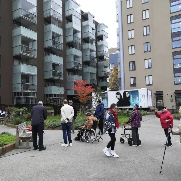 Iäkkäiden ulkoilupäivän viettoa Saga Tammilinnassa