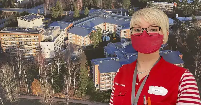 Niina nauttii vaihtelevasta työstään Saga Munkkiniemessä aktiivisten senioreiden parissa