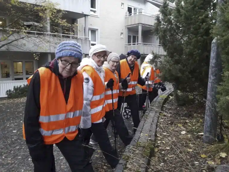 Vie vanhus ulos ja vanhustenviikon viettoa Saga-palvelutalo Kaskenpuistossa