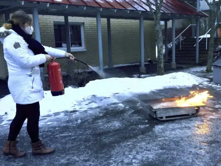 Henkilökunnan ensiapu- ja palokoulutusta