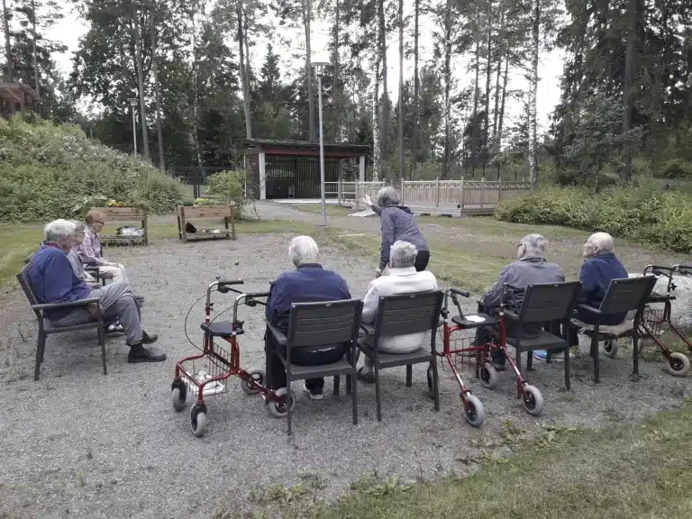 Petankkia pelataan myös pilvisellä säällä