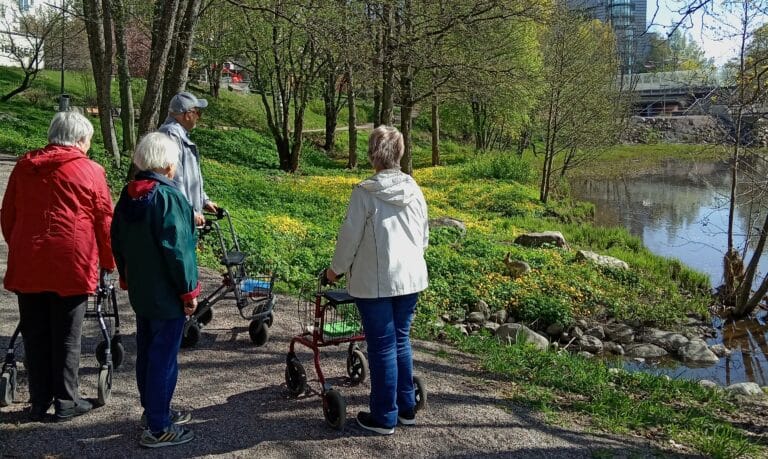 Saga Tammilinnan Väki Ulkoilemassa