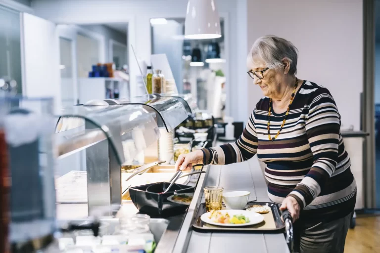 Ravintola ja kahvila avataan ulkopuolisille 14.3.2022 lähtien