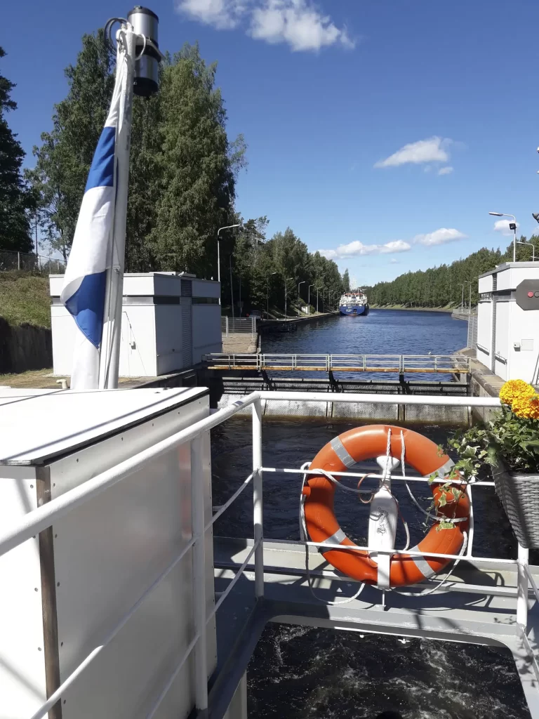 M/S Camillan kanavaristeilyllä